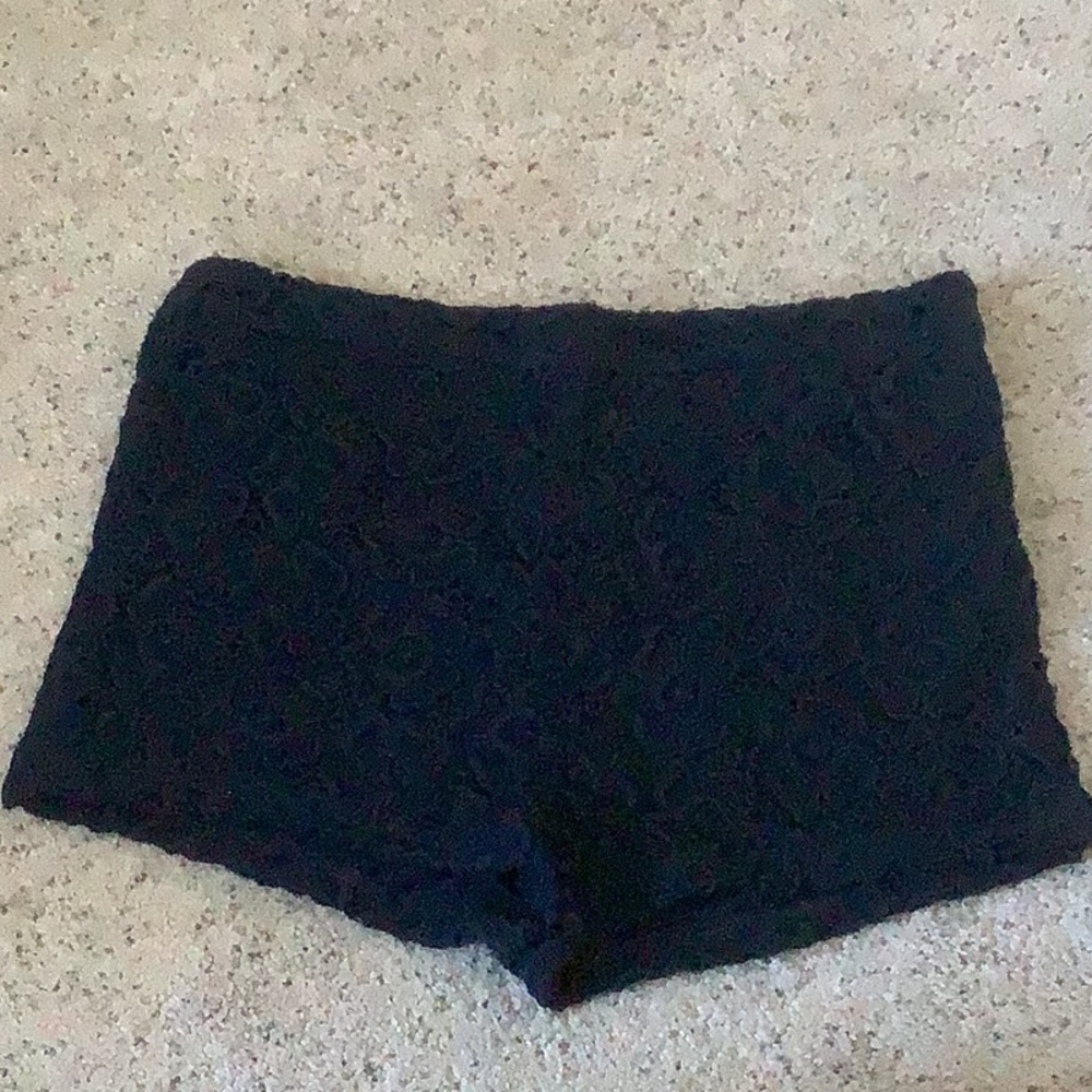 Forever 21, navy lined cotton lace shorts, Size Large. NWT.